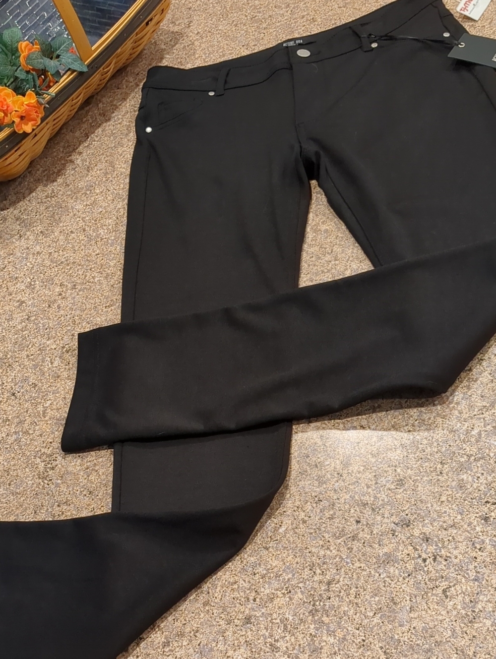 NWT Active USA Black Pants Size Juniors Large